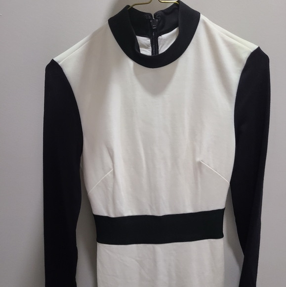 BEBE LONG SLEEVE FLOUNCED  DRESS SIZE XS - Picture 6 of 9